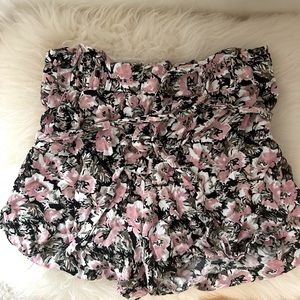 Beautiful floral high waisted shorts with fabric sash belt.
